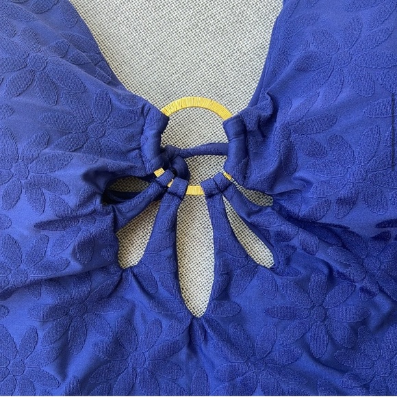 TRINA TURK JOPLIN JACQUARD PETAL CUTOUT PLUNGE ONE PIECE SWIMSUIT blue size 8 - Picture 6 of 11